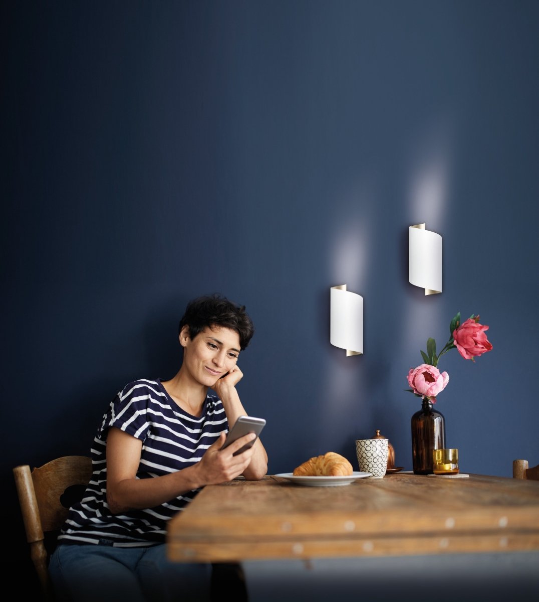 Lampa ścienna LED WiFi ORBIS TWIST WHITE 12W, SMART - Poland LEDVANCE e-shop 4058075574151
