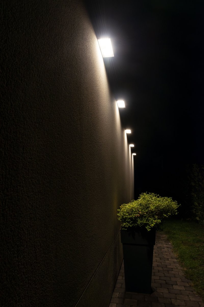 Oprawa LED zasilana energią słoneczną zewnętrzna 3W 300lm - Poland LEDVANCE e-shop 4099854219979